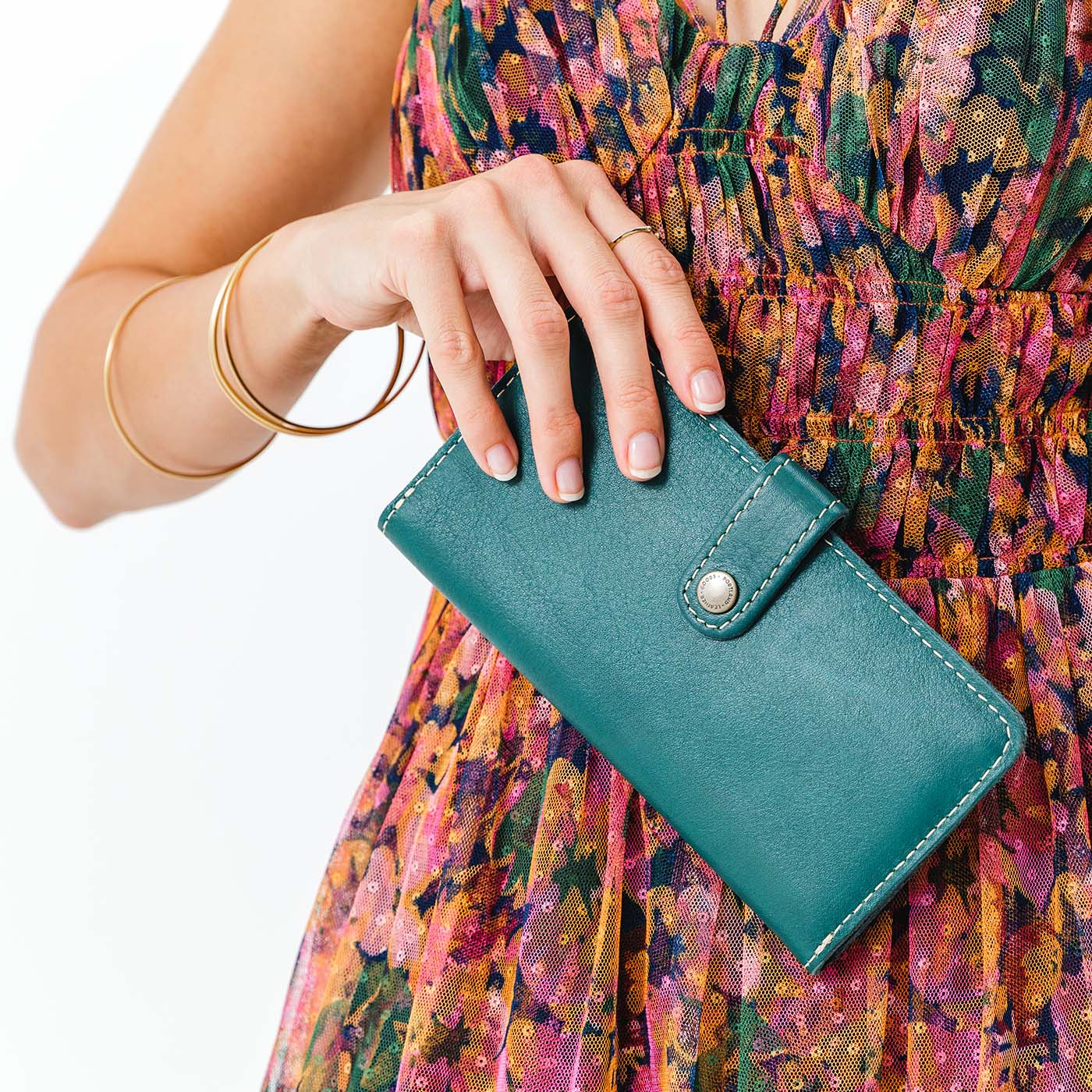 Women's Bifold Wallet - Image 58